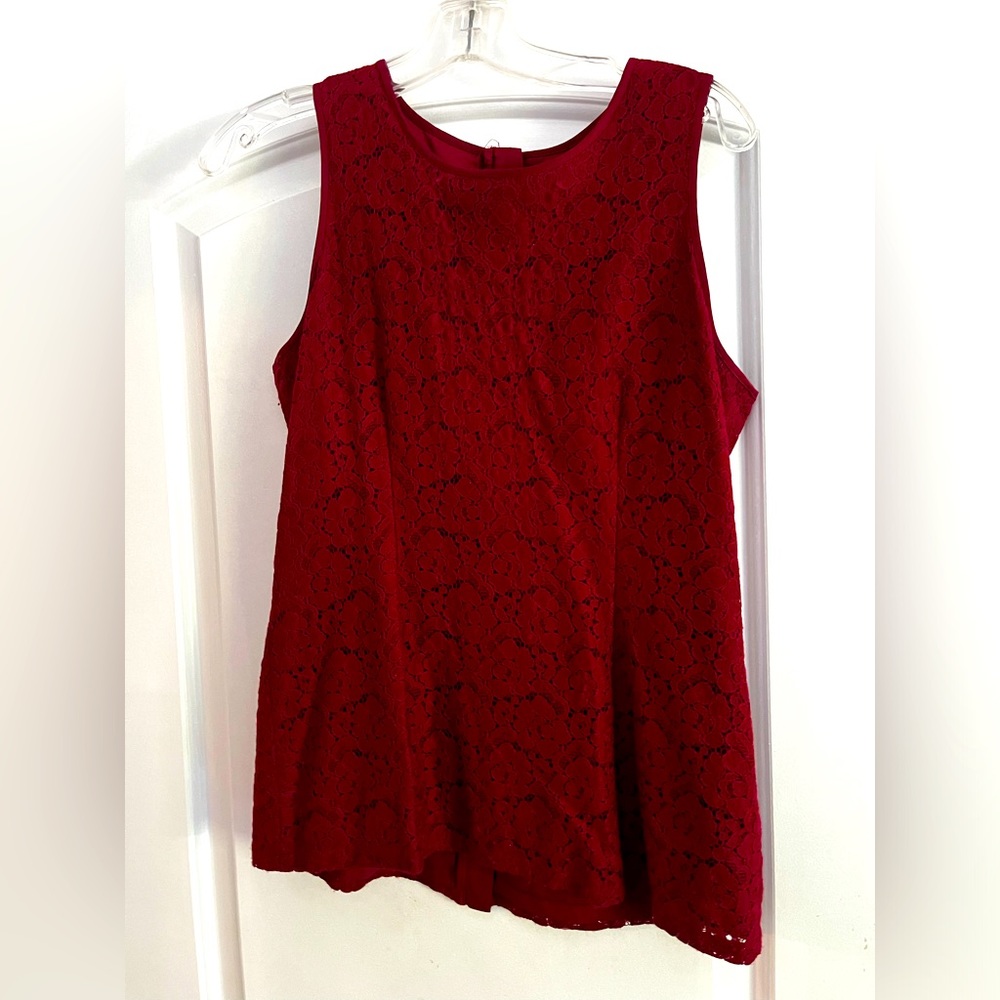 Banana Republic wine colored lacy, fitted top, size 8.